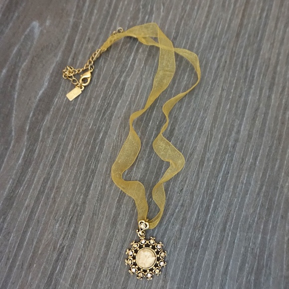 1928 Jewelry Butterfly Cameo Necklace from 2009-2010 - Picture 3 of 5